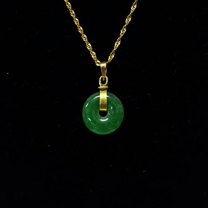 DIJE EN ORO 18K CON JADE