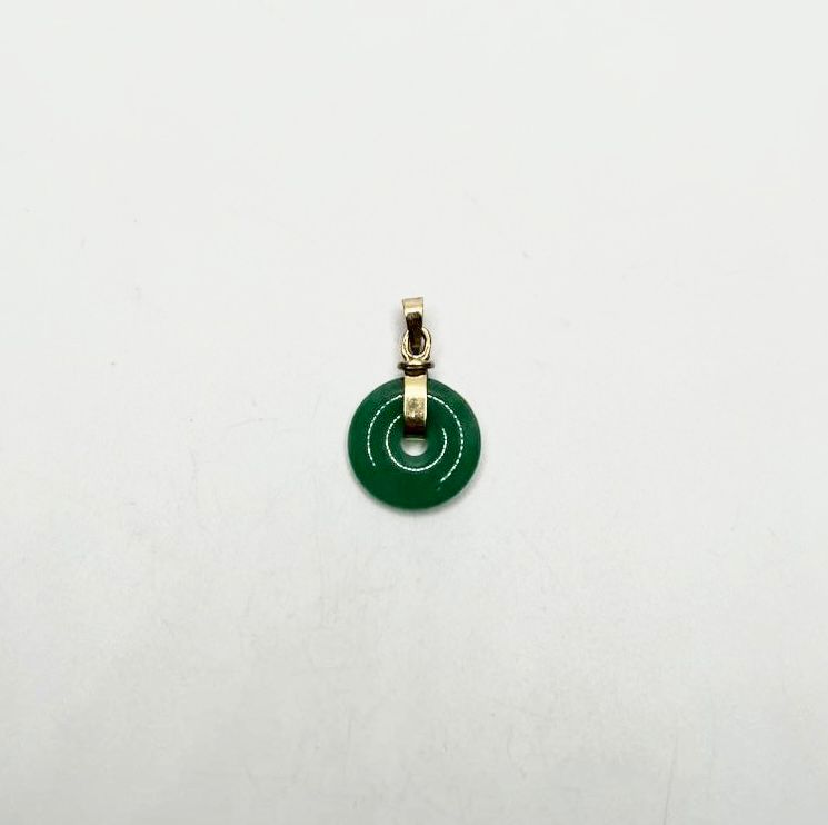 DIJE EN ORO 18K CON JADE