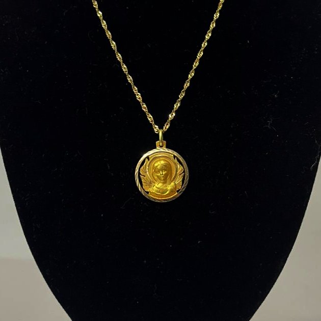 DIJE DE LA VIRGEN MARÍA EN ORO 18K