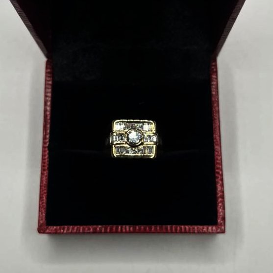 ANILLO DE ORO 18 KILATES CON BRILLANTES