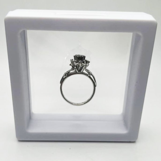 ANILLO EN ORO BLANCO 18K CON BRILLANTES CORTE 8x8