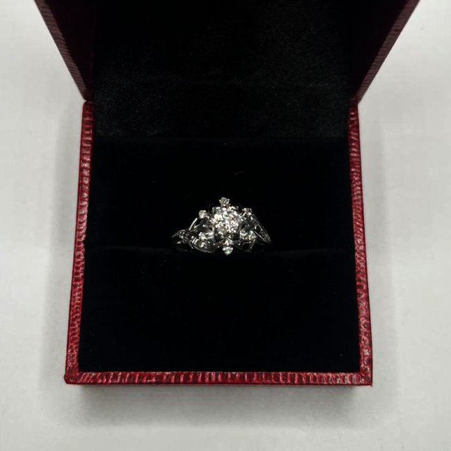 ANILLO EN ORO BLANCO 18K CON BRILLANTES CORTE 8x8