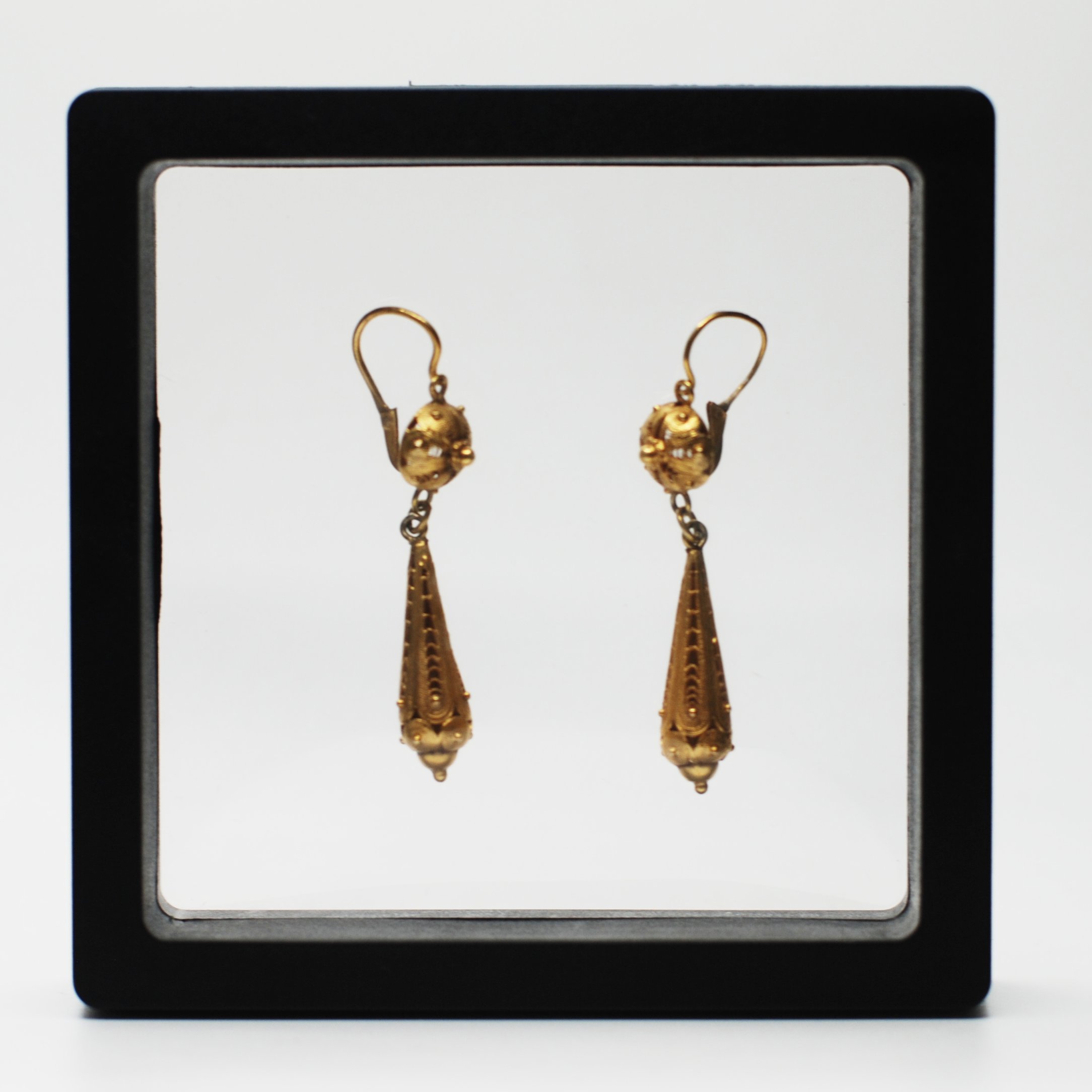 ARO COLGANTE EN ORO 18 KILATES CON DISEÑO FILIGRANA