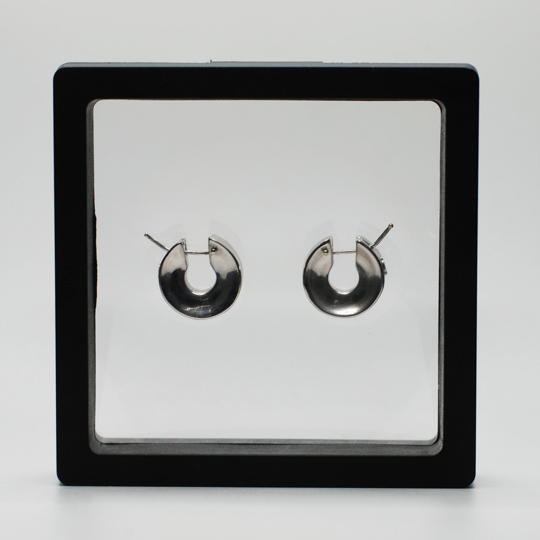 ARO EN ORO BLANCO 18 KILATES DE DISEÑO CIRCULAR