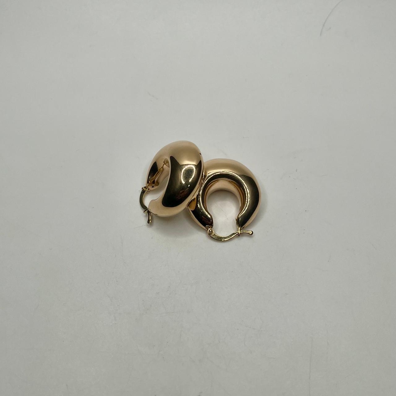 ARO TIPO ARGOLLA EN ORO 18K CON DISEÑO MEDIA LUNA