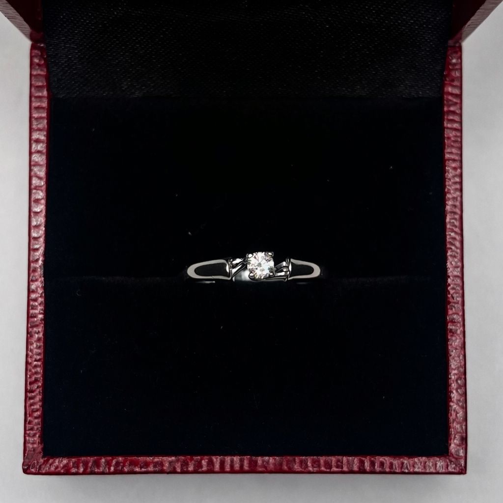 ANILLO SOLITARIO EN ORO BLANCO 18K CON BRILLANTE