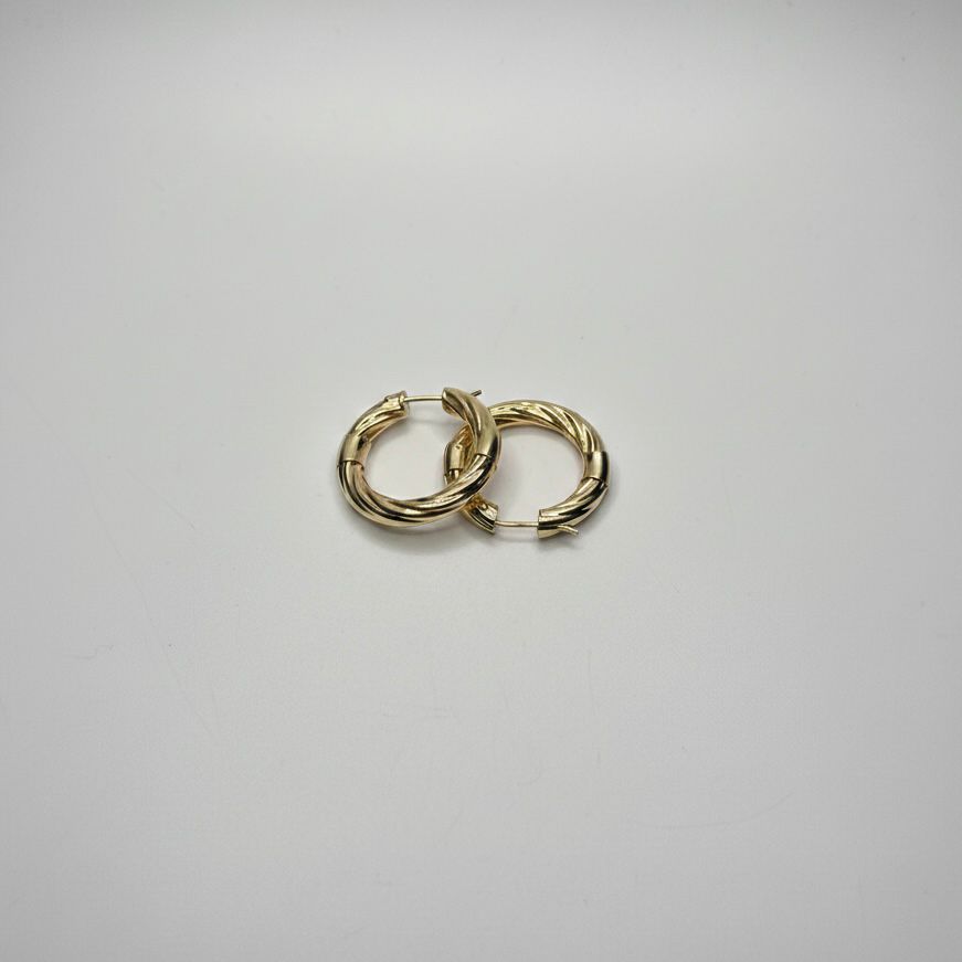 ARO TIPO ARGOLLA TORZADO EN ORO 18K