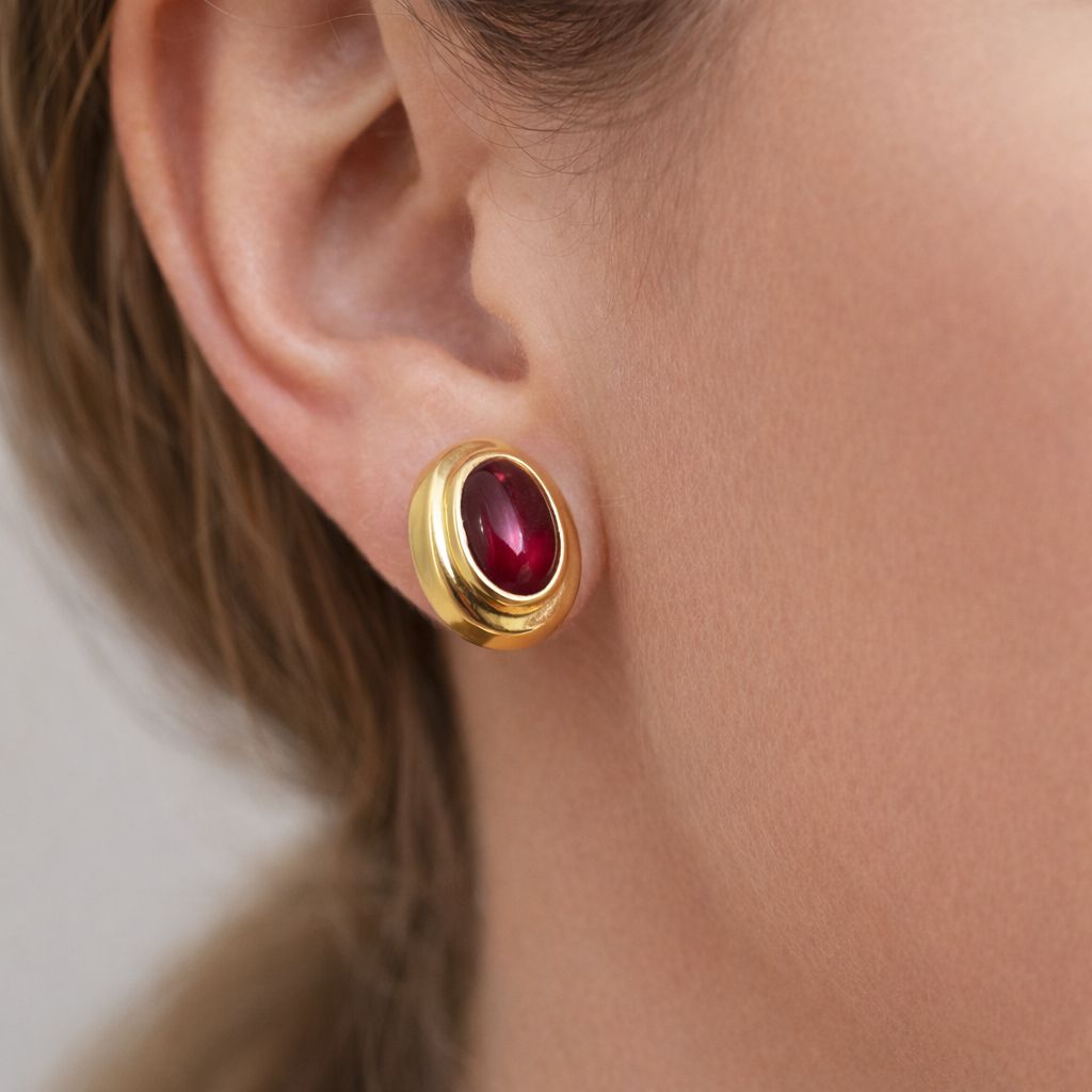 ARO TIPO BOTÓN EN ORO 18 KILATES CON RUBÍ