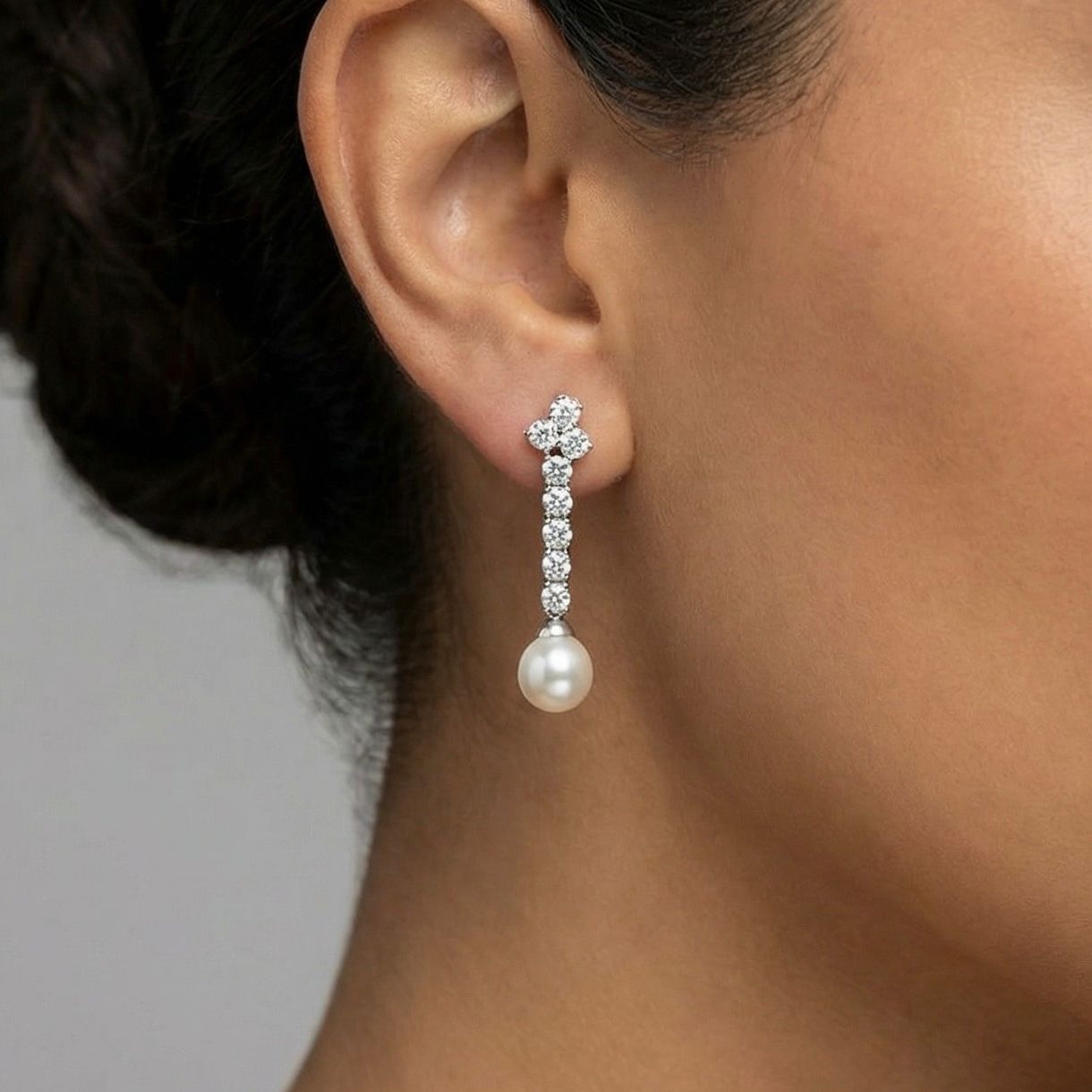 AROS COLGANTES EN ORO BLANCO CON BRILLANTES Y PERLA