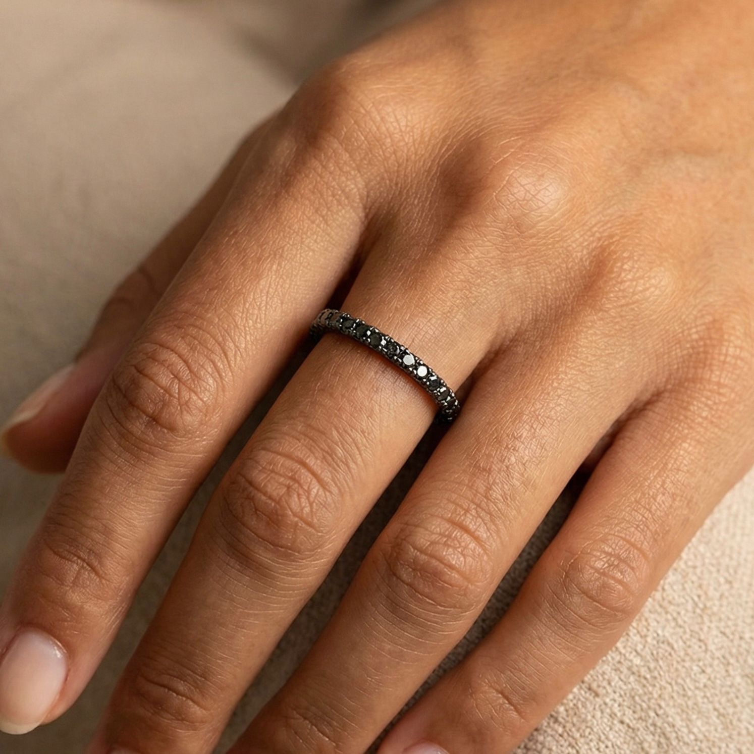 ANILLO TIPO SIN FIN EN ORO BLANCO 18K