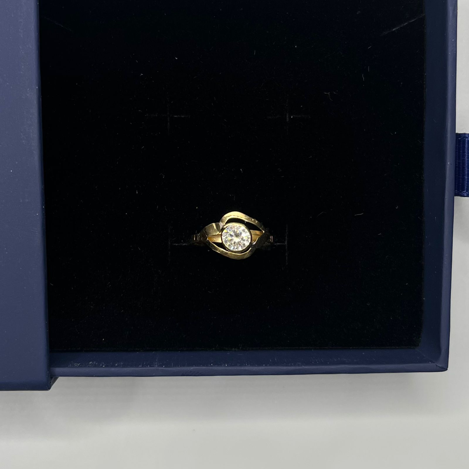 ANILLO DE ORO 18K CON PIEDRA NACIONAL