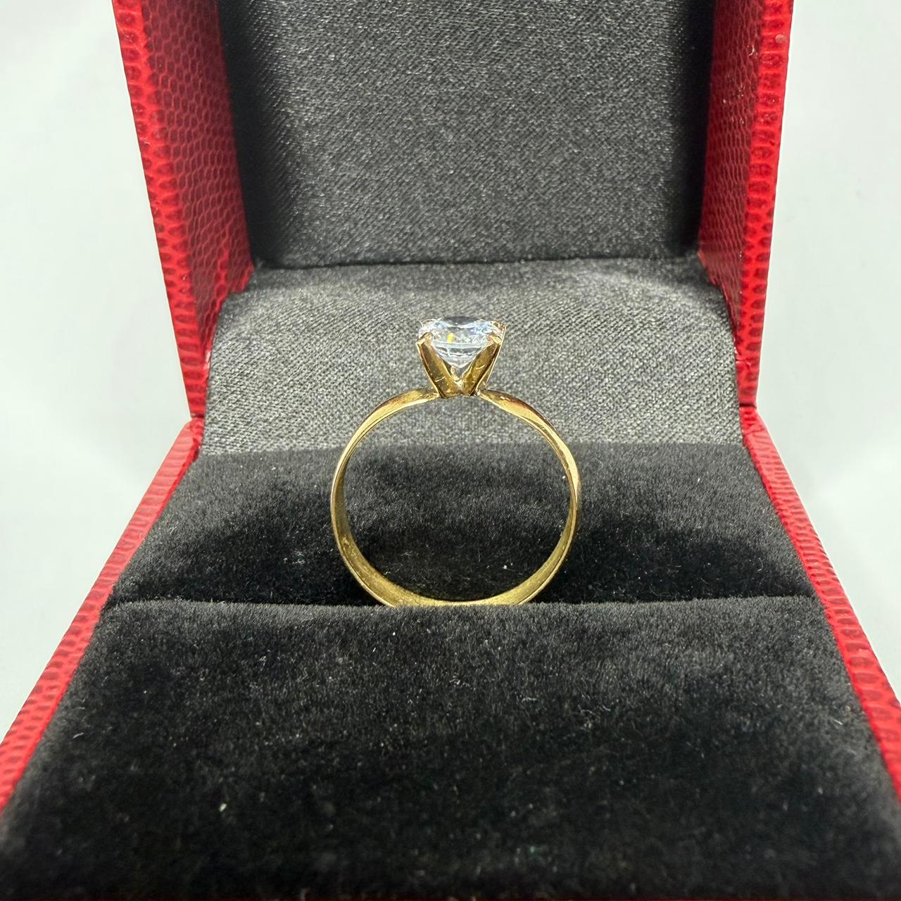 ANILLO SOLITARIO DE ORO 18 KILATES CON CIRCON