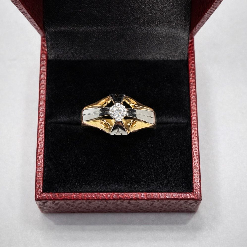 Anillo de Oro 18K con Brillante