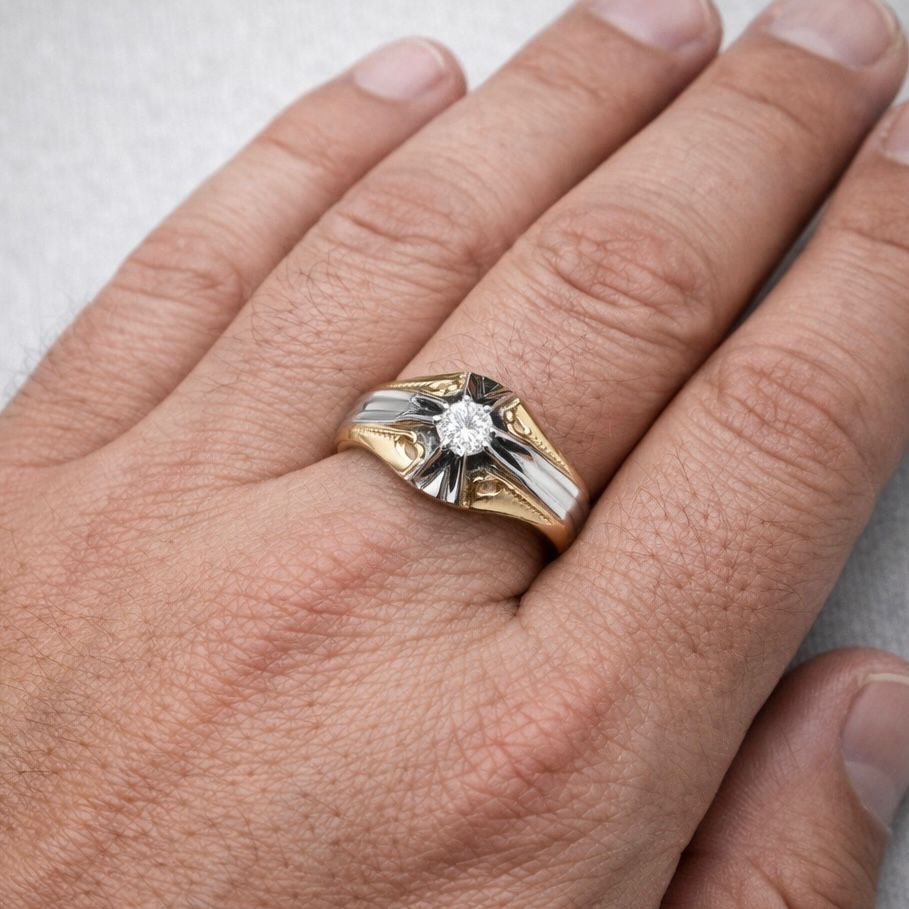 Anillo de Oro 18K con Brillante