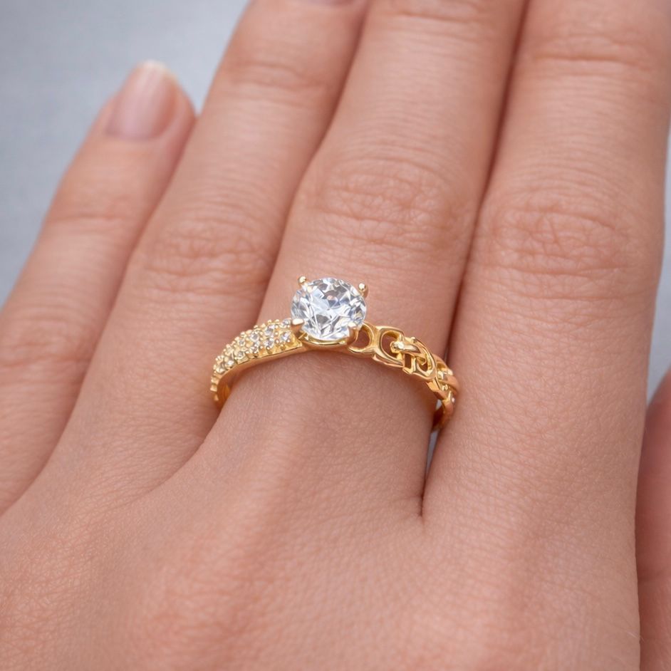 ANILLO DE ORO 18 KILATES CON CIRCON CENTRAL