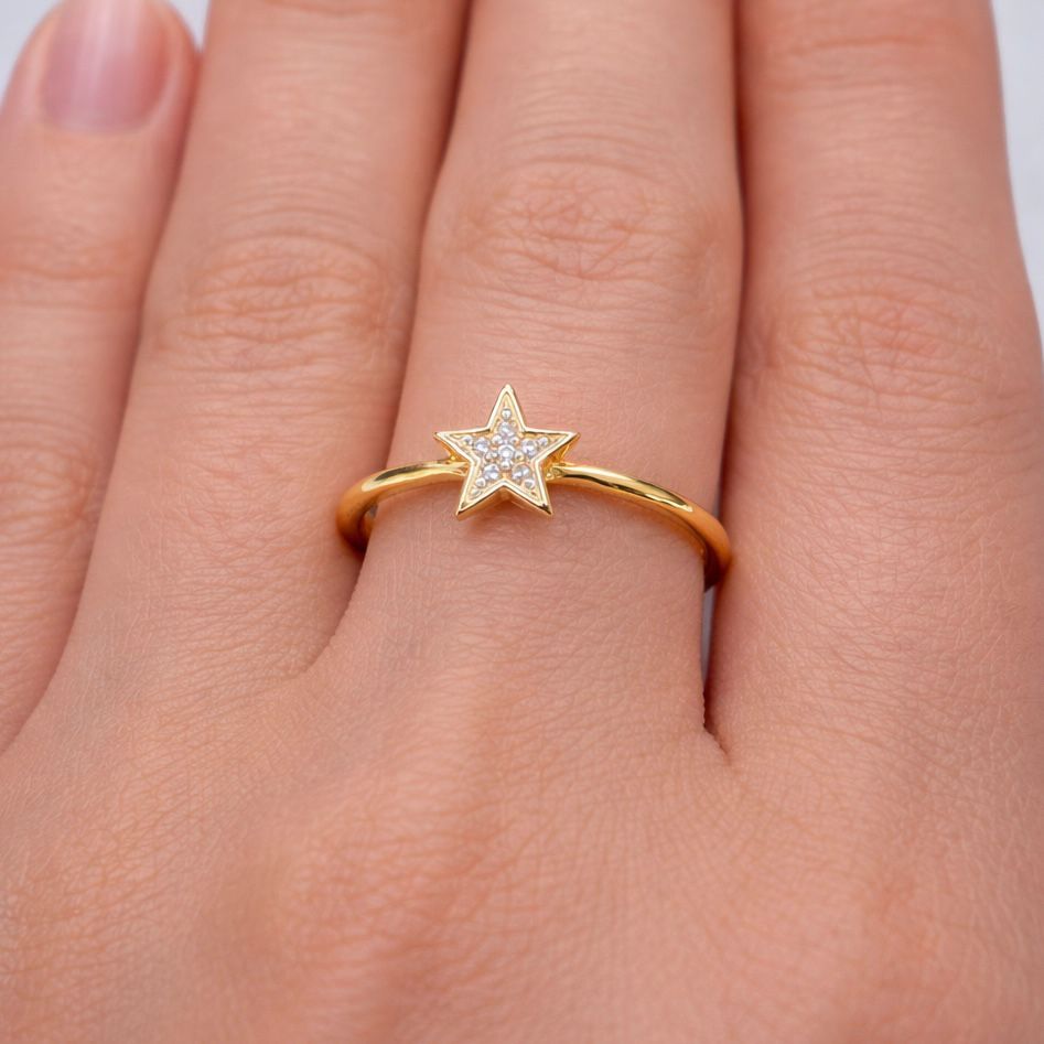 ANILLO DE ORO 18 KILATES CON ESTRELLA