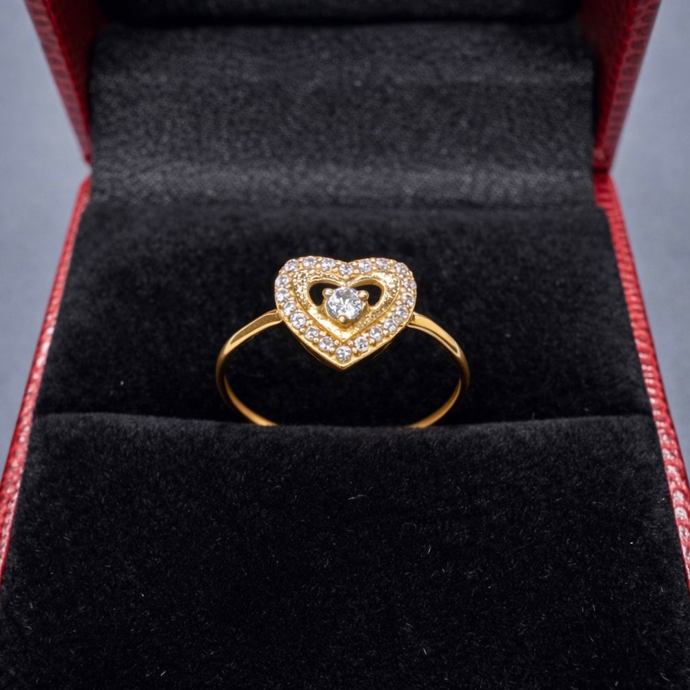 ANILLO DE ORO 18 KILATES CON CORAZÓN Y CIRCONES