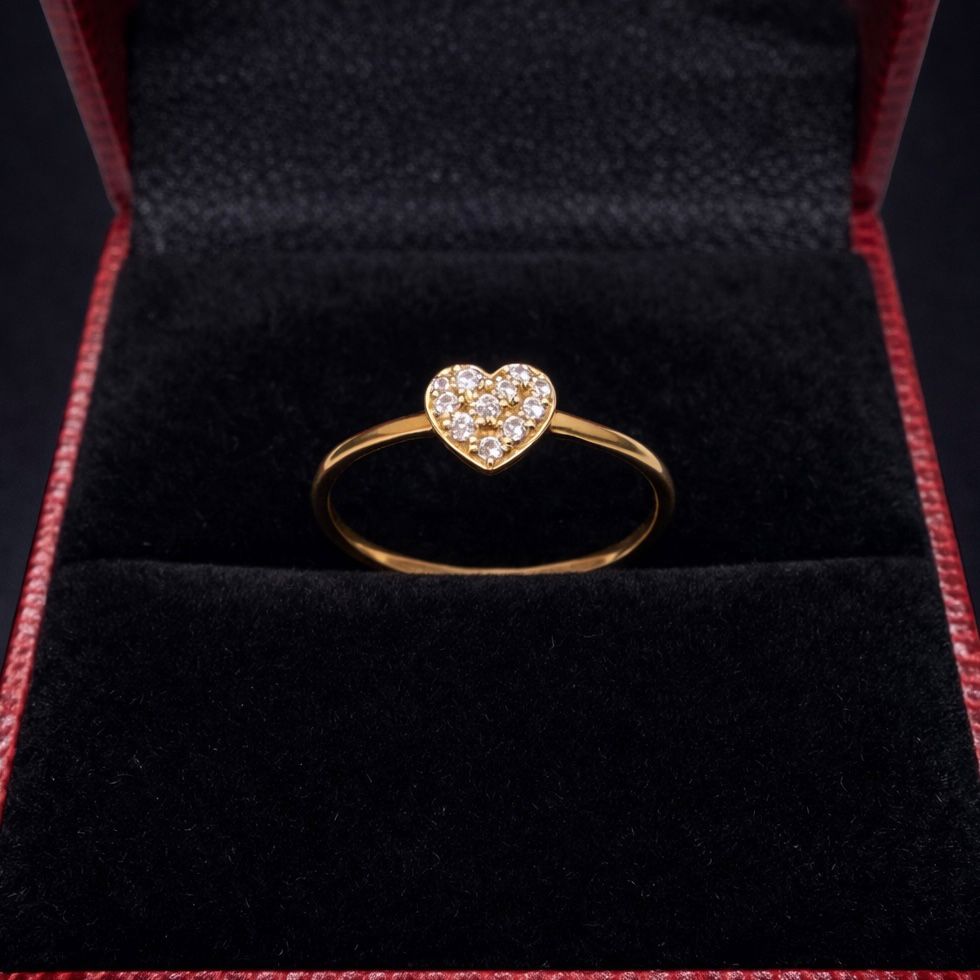 ANILLO DE ORO 18 KILATES CON CORAZÓN DE CIRCONES