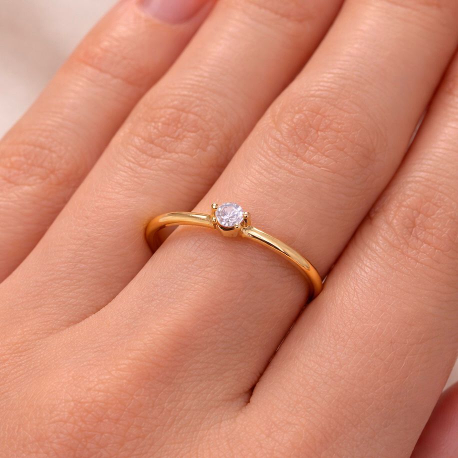 ANILLO DE ORO 18 KILATES CON PIEDRA CENTRAL