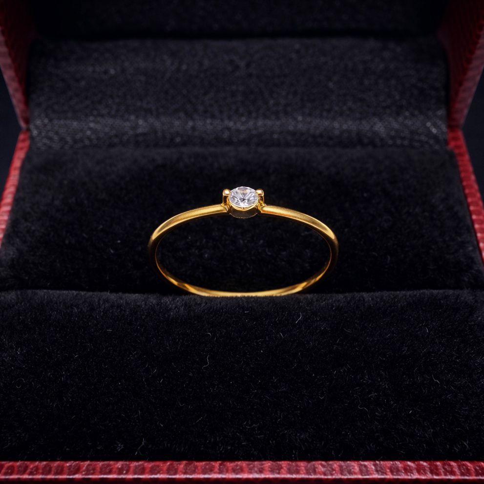 ANILLO DE ORO 18 KILATES CON PIEDRA CENTRAL