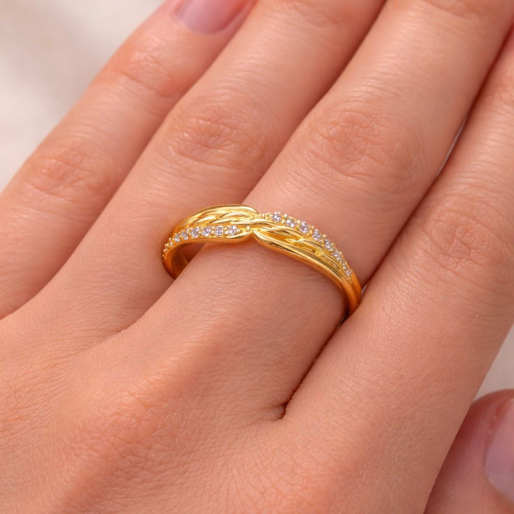 ANILLO DE ORO 18 KILATES CON DISEÑO ENTRELAZADO