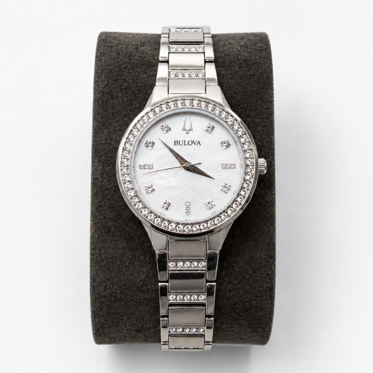 BULOVA CRYSTALS 96X147 – SET DE RELOJ Y COLLAR