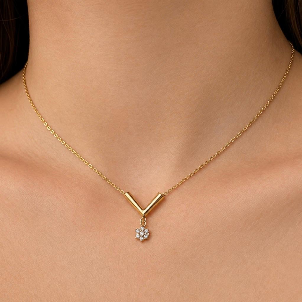 GARGANTILLA CON DIJE INTEGRADO Y CIRCONES EN ORO 18K