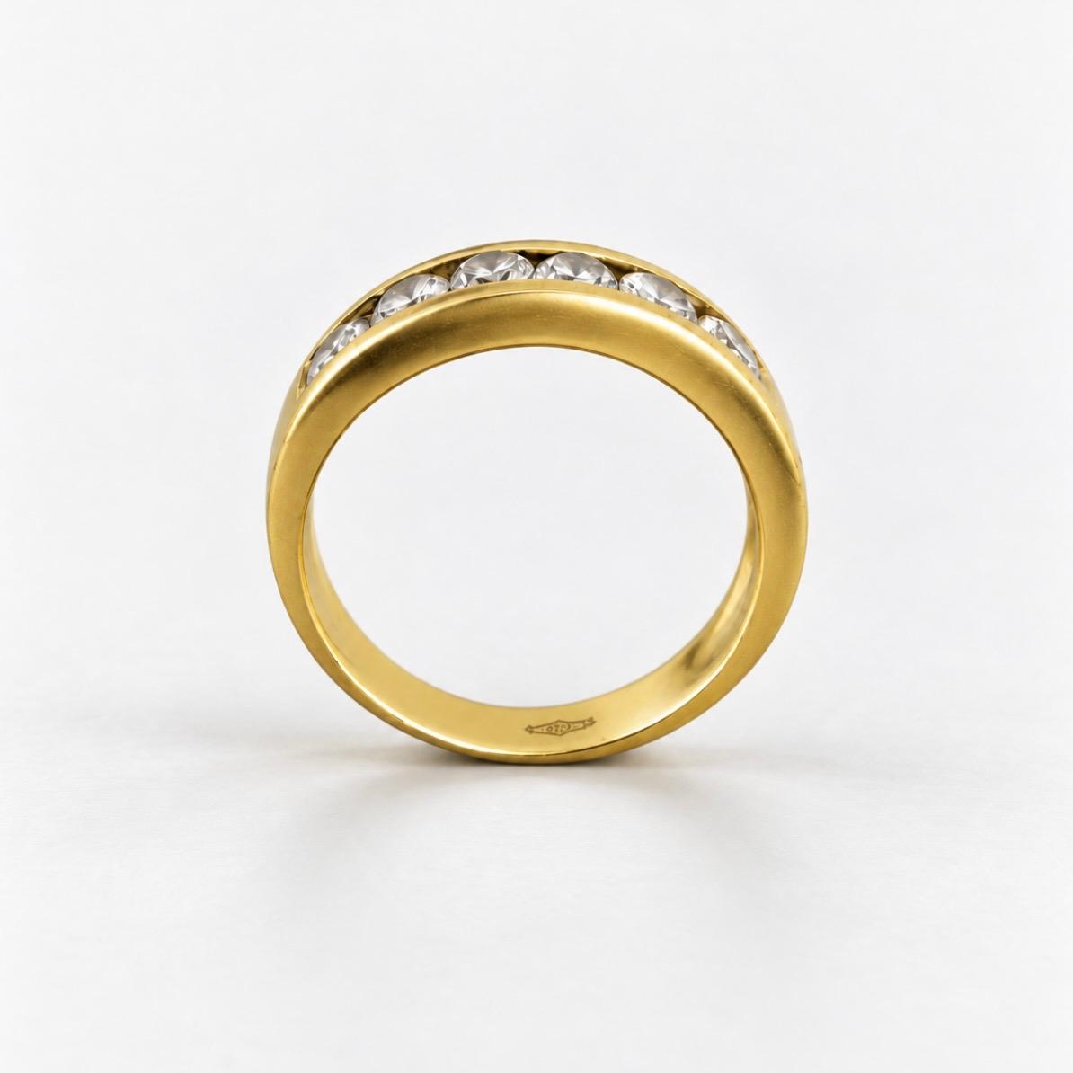 ANILLO MEDIO SIN FIN EN ORO 18K CON 0,80 CT EN BRILLANTES