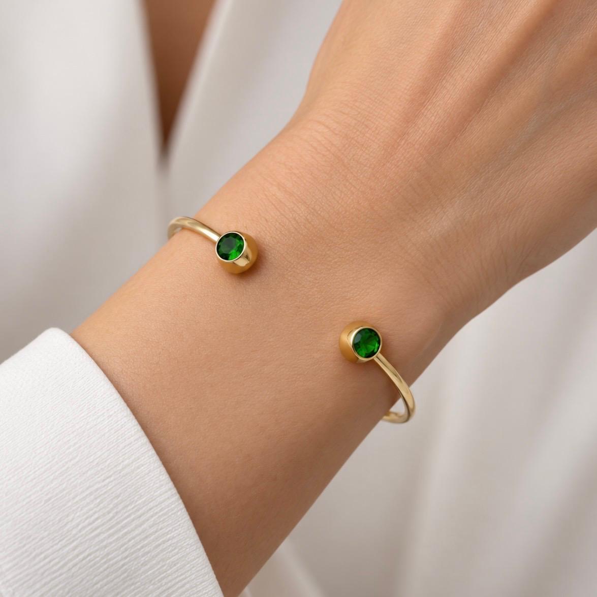 PULSERA RÍGIDA ABIERTA EN ORO 18K CON PIEDRAS VERDES