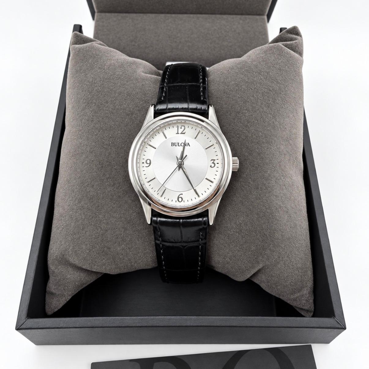 BULOVA CORPORATE 96T58 QUARTZ PARA DAMA – 30 MM