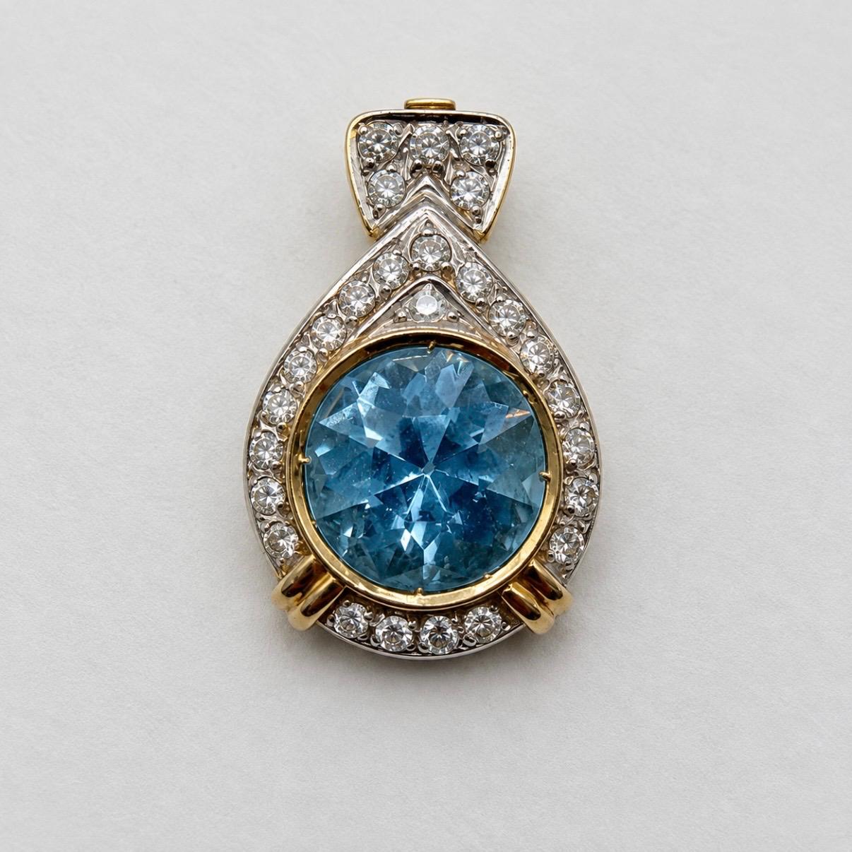 DIJE EN ORO 18K CON AGUAMARINA DE 5 CT Y BRILLANTES NATURALES