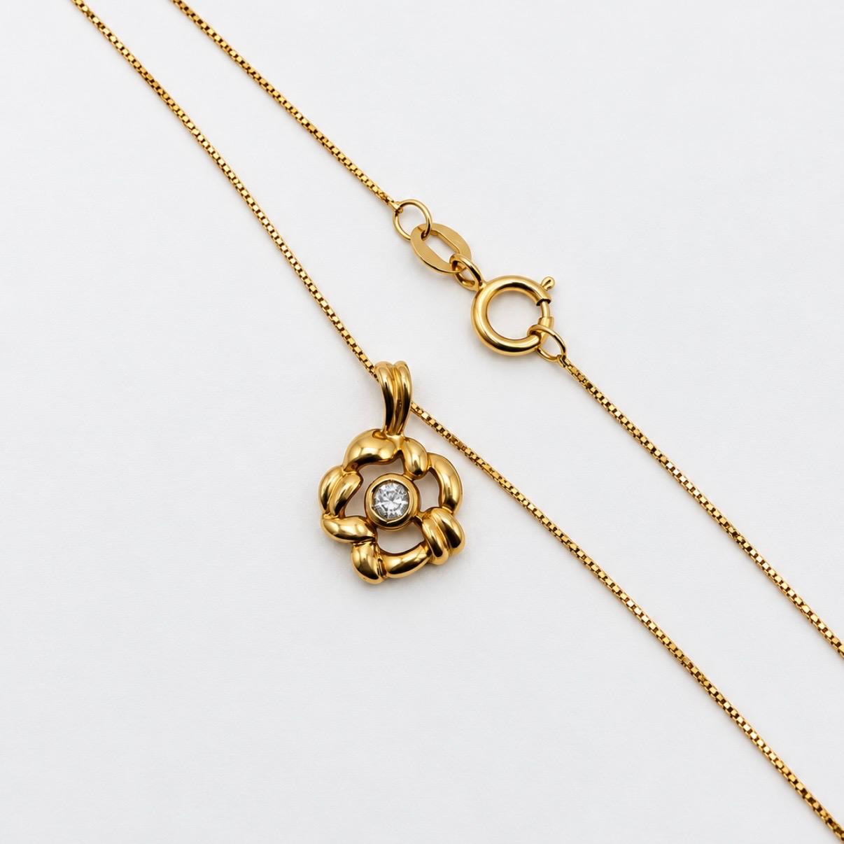 CONJUNTO FLOR CON CIRCÓN EN ORO 18K ITALIANO